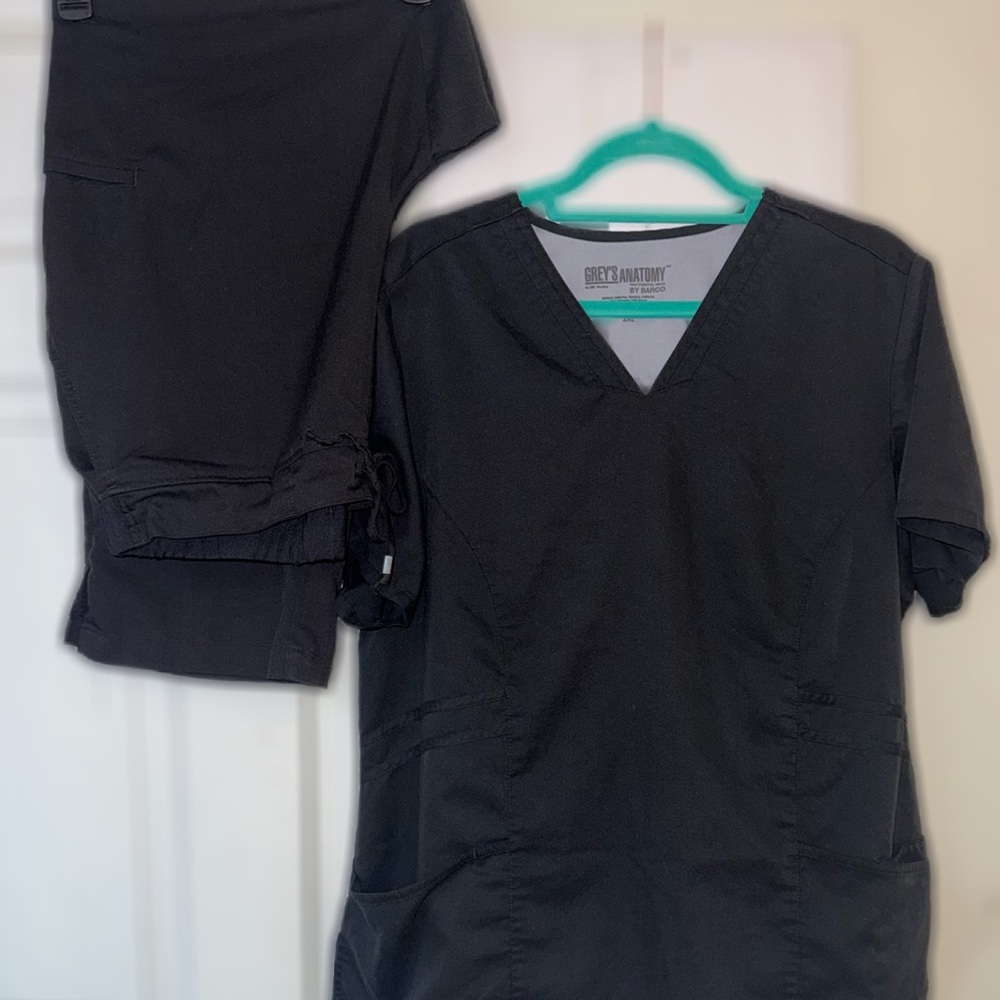 Grey's Anatomy Classic Black Scrub sets- 2 pants and 3 tops- 2X